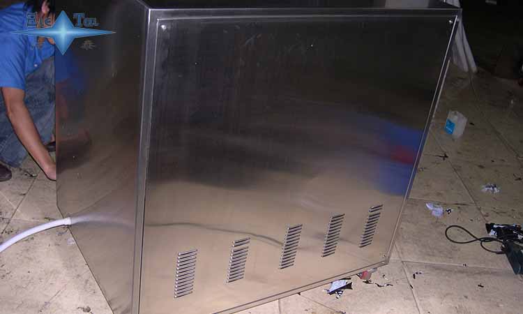 超聲波清洗機(jī)對(duì)于鋰電池轉(zhuǎn)接頭上的清洗